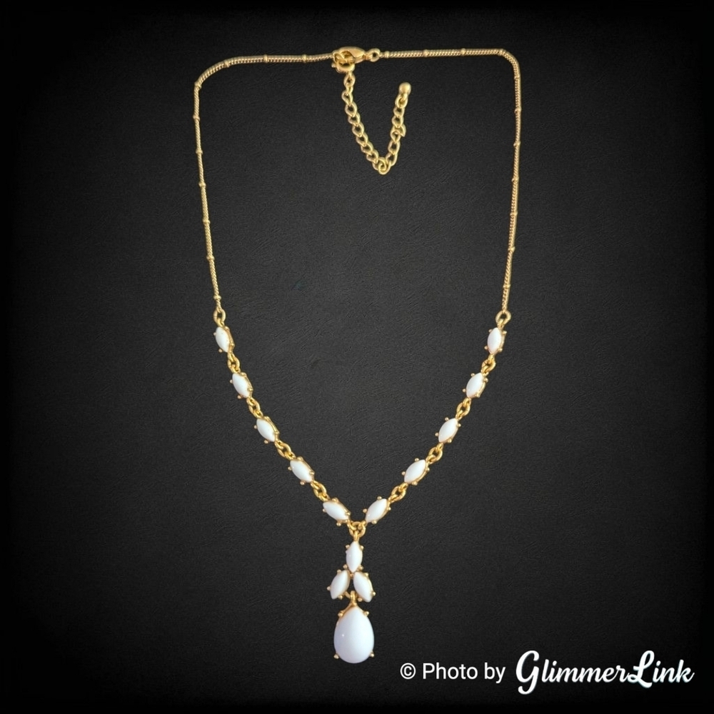 Avon 2009 White Cabochon Y Style Necklace Gold Tone Drop Pendant - Picture 10 of 11